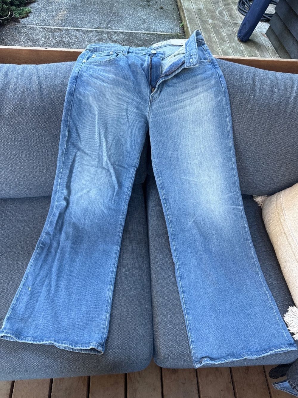 AG Saige Wide Leg Mid Rise Jean Size 29
